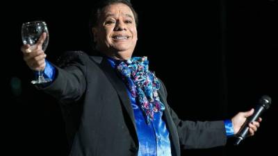 El cantante Juan Gabriel, una de las estrellas musicales más importantes de México, falleció hoy en la ciudad californiana de Santa Mónica dos días después de dar su último concierto en el Fórum de Los Ángeles.