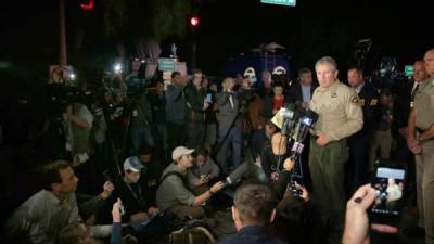 El sheriff del condado de Ventura, Geoff Dean, se dirige a la prensa sobre el tiroteo del bar Borderline en la localidad de Thousand Oaks, California, Estados Unidos, hoy 8 de noviembre de 2018. EFE