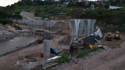 La vía rápida que se construye en las riberas del río Choluteca es una obra soñada que aliviará el tráfico en la ciudad.