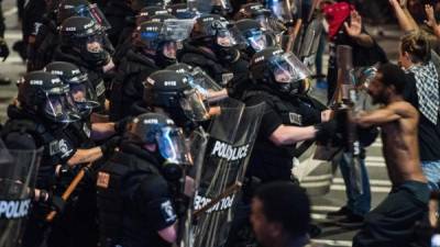 La noche del miércoles los manifestantes se enfrentaron con las fuerzas del orden. Fotos: AFP