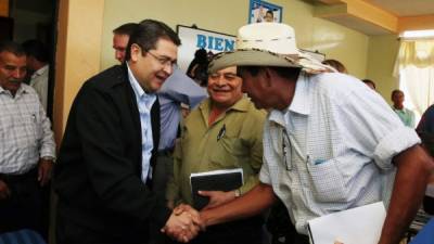 El mandatario se reunió a su llegada de Costa Rica con los grupos campesinos para rendir informe.