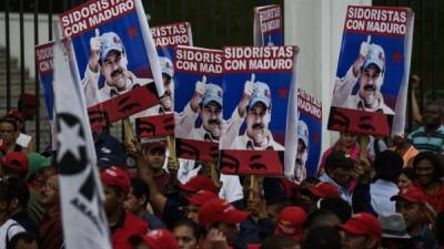 Seguidores del presidente nicolás Maduro ya se han movilizado para contrarrestar la marcha convocada por los opositores, entre ellos Henrique Capriles. Fotos: AFP
