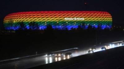 La UEFA dice que el Allianz Arena de Múnich no podrá estar iluminado con los colores de la bandera LGTBI en el Alemania-Hungría. Foto AFP.