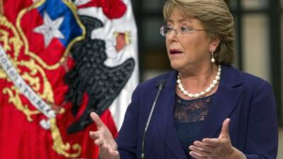 Michelle Bachelet busca cumplirle a los chilenos las promesas realizaba durante su campaña.