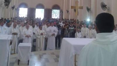 La misa crismal se celebra en la catedral San Pedro Apóstol.