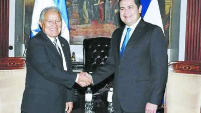 El presidente Salvador Sánchez vino a Honduras a invitar a Juan O. Hernández.