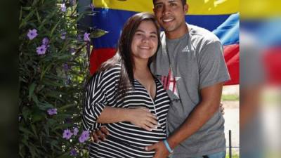 Fabiola y su novio, Reinaldo, iniciaron una nueva vida en Argentina, lejos de la crisis y la escasez en Venezuela./AFP.