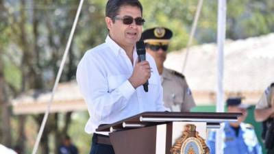 El presidente Hernández durante el evento de inauguración en Lepaterique, Francisco Morazán.