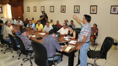 Los productores de este municipio se reunieron para hacer el recuento de los daños.