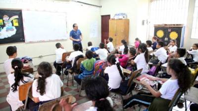 Los maestros reciben capacitaciones para dar un mejor aprendizaje a los niños de las escuelas públicas que hay en Honduras.