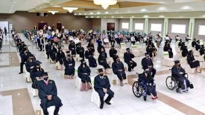 Los actos de graduación se desarrollaron con las debidas medidas de bioseguridad requeridas. En las ceremonias fue destacado el esfuerzo y dedicación de los mejores estudiantes de la promoción.