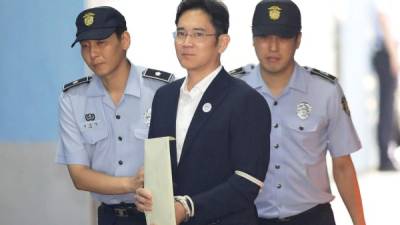 El heredero del grupo Samsung, Lee Jae-yong, cuando ayer llegaba al Tribunal del Distrito Central de Seúl.