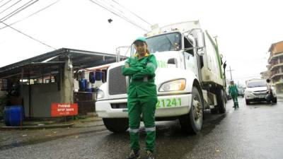 Es apasionada del transporte pesado y tiene su propio camión.