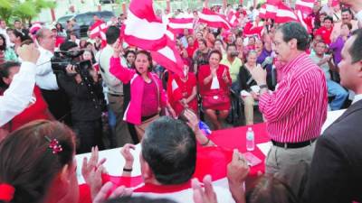 Los “rojos” le dieron un carácter festivo y de unidad al acto de celebración al que asistieron los líderes del partido.