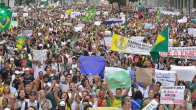 Millones de brasileños están en contra del Mundial de Brasil.