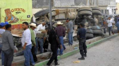 El conductor del camión se dio a la fuga tras el accidente.