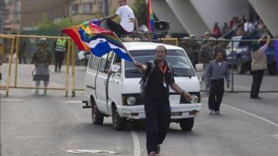 Activistas de la comunidad lésbica, gay, transgénero y bisexual (LGTB) participan este 16 de mayo en una marcha conmemorando el día internacional contra la Homofobia en Tegucigalpa (Honduras). EFE