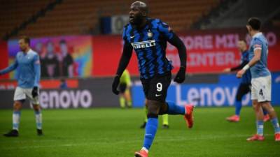 Romelu Lukaku, autor de un doblete en la victoria 3-1 del Inter sobre la Lazio, alcanzó los 16 tantos, igualando a Cristiano Ronaldo (Juventus) como máximo goleador del campeonato italiano.