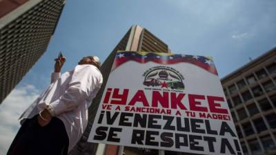 Maduro continúa con su campaña para recolectar 10 millones de firmas contra el decreto estadounidense que califica a Venezuela como una amenaza para la seguridad de EUA.