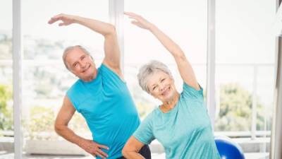 El adulto mayor debe hacer una actividad física diaria.