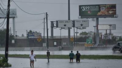 Aunque se ha degradado a tormenta, Harvey sigue siendo peligroso.