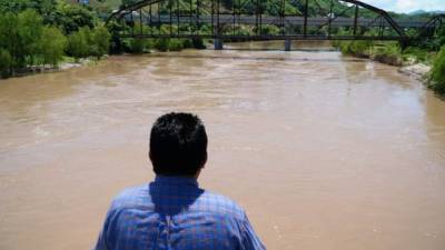 Las autoridades mantienen vigilancia sobre el caudal del río Ulúa.