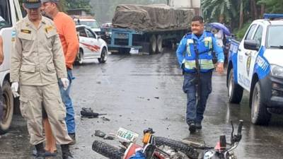 Los motociclistas residían en la aldea Santa Ana donde ocurrió el fuerte accidente entre una motocicleta y un camioncito.