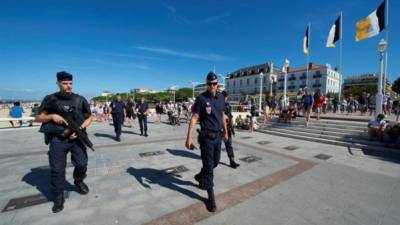 Policías franceses durante un operativo de seguridad. EFE/Archivo