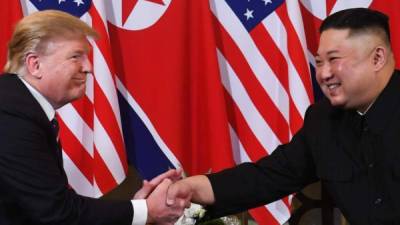 El presidente de EEUU, Donald Trump y el líder norcoreano, Kim Jong-un, en el histórico encuentro en febrero de 2019.
