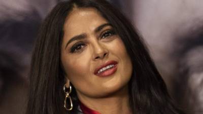 Salma Hayek no comparte los problemas de México en Instagram para no dañar la imagen del país.