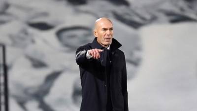 El técnico blanco Zinedine Zidane sí contó con los regresos de Casemiro y Karim Benzema.