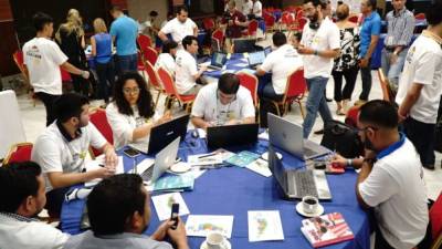 Con muchas ilusiones y deseos de ser parte del cambio en la ciudad, los universitarios llegaron a competir al reto hackathon municipal.