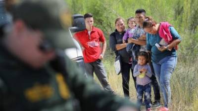 ACLU exige una compensación económica y tratamiento médico para los niños que fueron separados de sus padres en la frontera de EEUU por orden de Trump./