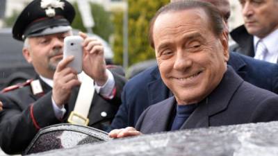 Berlusconi fue absuelto por la justicia italiana por un caso de prostitución.