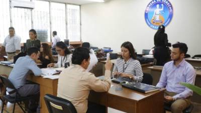 Abogados. Egresados de Derecho llevan los procesos legales. Foto: AmÍlcar Izaguirre