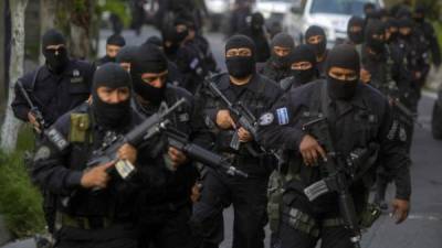 Agentes de la Policía Nacional Civil (PNC) de El Salvador. EFE.