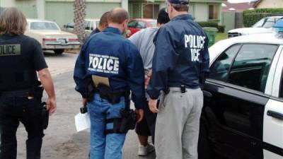 Trescientos criminales extranjeros fugitivos han sido detenidos por las autoridades migratorias de Estados Unidos en los últimos diez meses, principalmente en California, Florida y Texas, informó hoy la Oficina de Inmigración y Aduanas (ICE).
