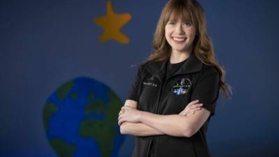 Hayley Arceneaux, sobreviviente de cáncer, ahora se prepara para viajar al espacio.