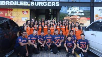 Las emociones por el último año de colegio acoge a la promoción 2020 de bachilleres del Liceo Bilingüe Centroamericano (LBC).Los estudiantes fueron los protagonistas de una mañana llena de felicidad y bienvenida al año escolar.frAternidad. La clase 2020 del Liceo Bilingüe Centroamericano