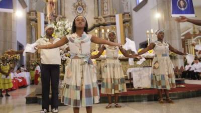 Los garífunas rindieron su tributo en la Basílica Menor de Suyapa.