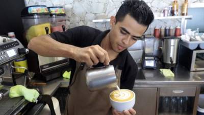 Más de 20 distintas bebidas a base de café ofrecen las cafeterías que manejan los productores hondureños.