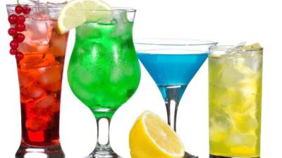 Se debe limitar el consumo de bebidas alcohólicas afectanta la presión arterial.