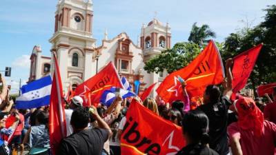 Los seguidores del candidato de la Alianza, Salvador Nasralla, salieron de nuevo a las calles en San Pedro Sula y Tegucigalpa.