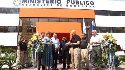 El Presidente Juan O. Hernández, el fiscal general Óscar Chinchilla y el presidente del Legislativom Mauricio Oliva, estuvieron en la inauguración.