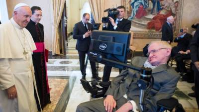 Stephen Hawking con el Papa Francisco.