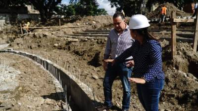 El alcalde Armando Calidonio constató ayer el avance en las obras que tendrá el distrito cultural. foTO yoseph amaya