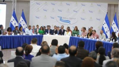 La instalación de la mesa para el diálogo nacional fue presidida por el presidente hondureño Juan Orlando Hernández Alvarado.