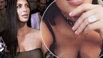 Kim Kardashian reconoce que en parte ella es culpable del asalto que sufrió en París, pues presumió en exceso su anillo de compromiso, valuado en más de 4 millones de dólares, en las redes sociales.