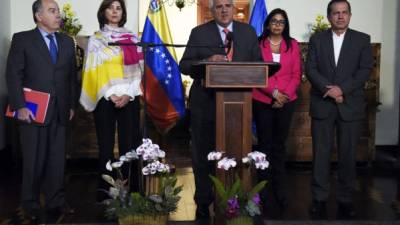 Ernesto Samper lidera la delegación de la Unasur que viajó a Venezuela.