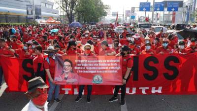 Trabajadores de San Pedro Sula se han aglutinado en el bulevar del este de la ciudad para conmemorar hoy domingo 1 mayo el Día del Trabajador. Fotos: José Cantarero / La Prensa
